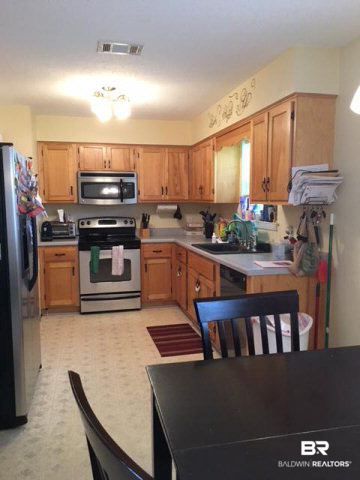 14977 Highland Circle Foley, AL 36535 - Photo 6 of 12 kitchen