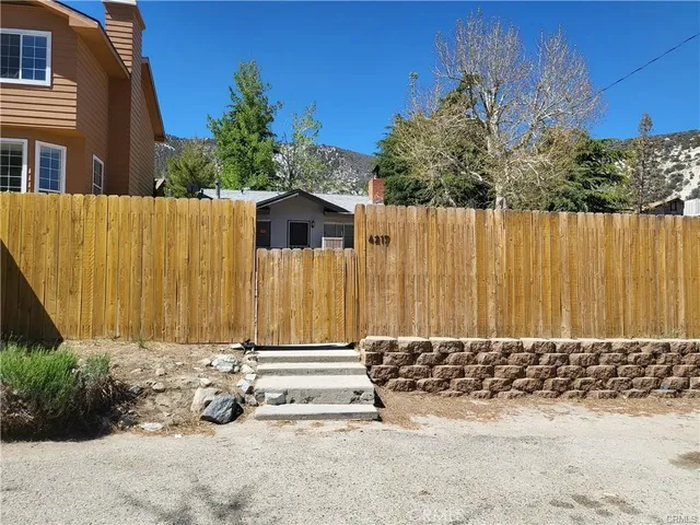 $1,300 | 4217 Maple Trail, Frazier Park, CA 93225