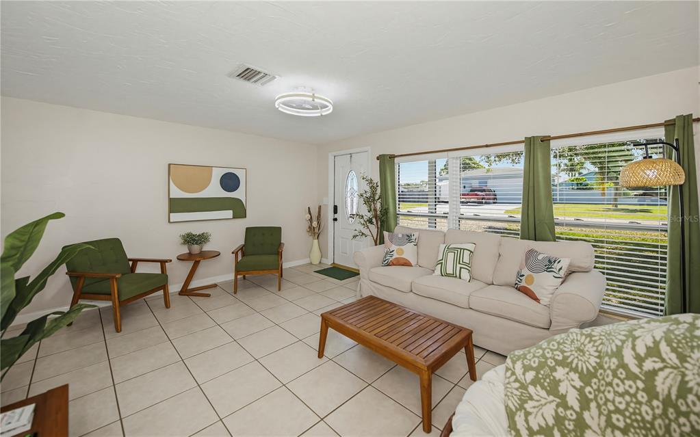 1050 Olympia Road Venice, FL 34293 - Photo 15 of 68 Gallery Image 15