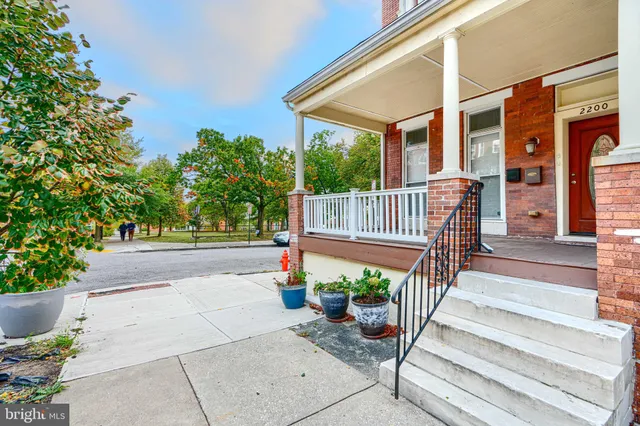 a view of a bench in the front of a building