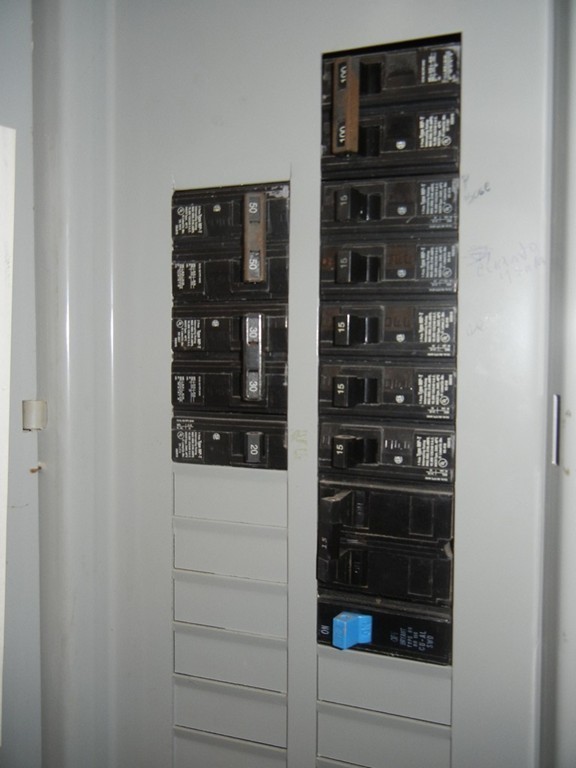 141 Freeman Terrace Springfield, MA 01104 - Photo 17 of 21 walk in closet