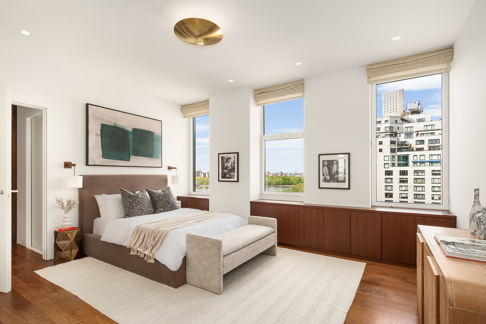 2 East 88th Street, Unit 11 Manhattan, NY 10128 - Photo 17 of 26 a bedroom with a bed and a window