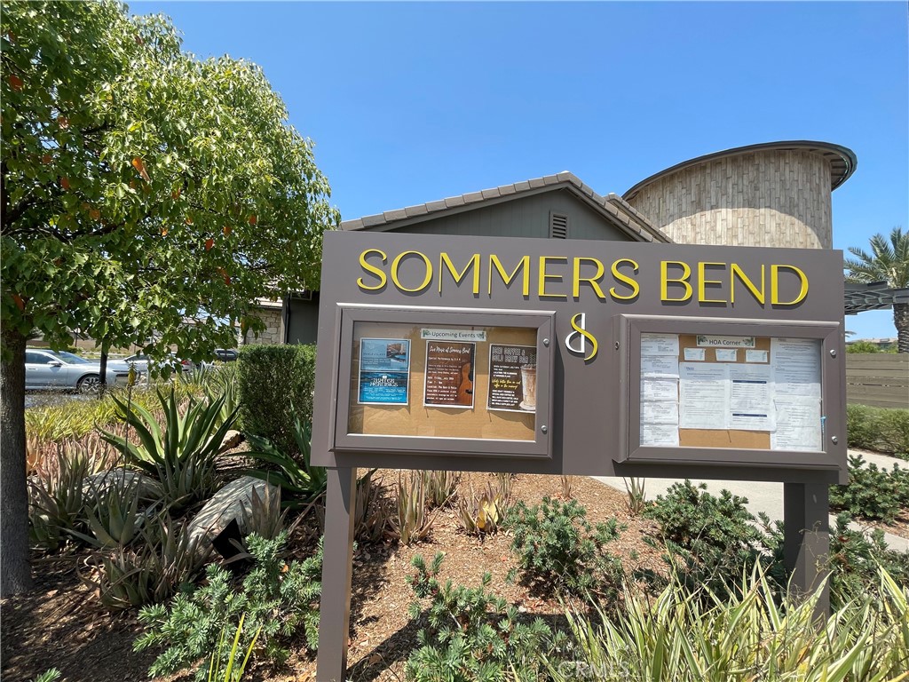 39396 Corvina Lane Temecula, CA 92591 - Photo 44 of 63 a sign that is on a pole