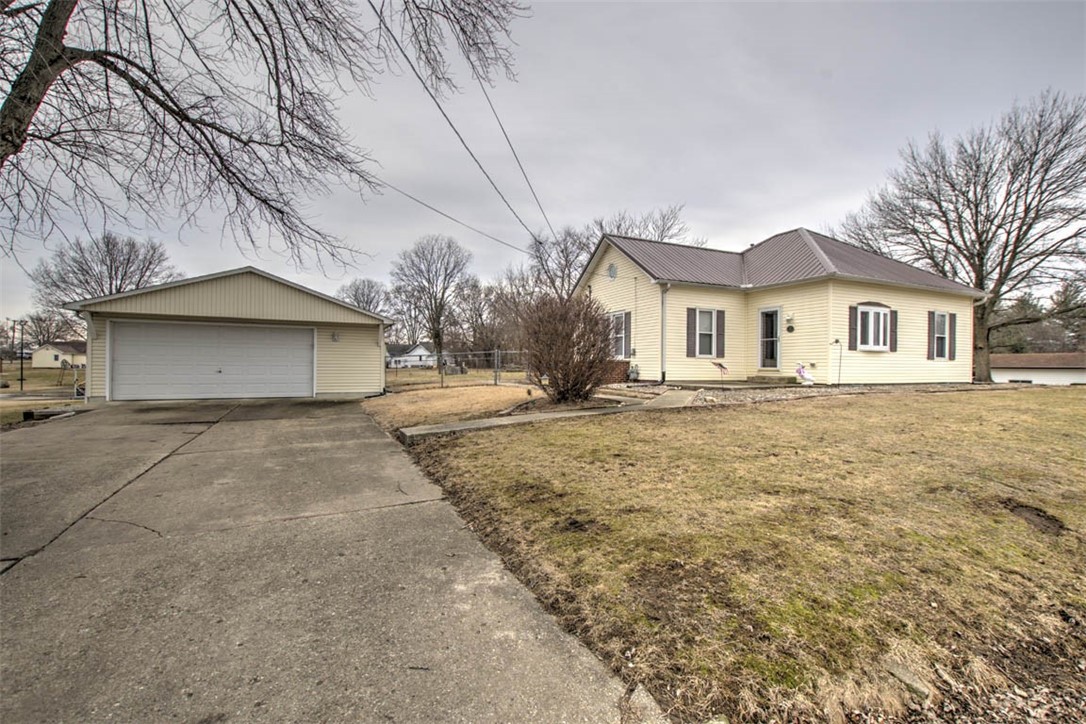 635 Mill Street Mount Zion, IL 62549 - Photo 7 of 30