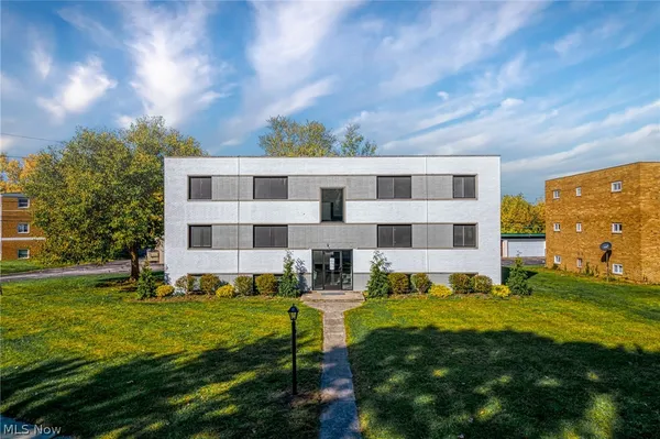 $1,450 | 1673 Southbend Drive, Unit 2, Rocky River, OH 44116