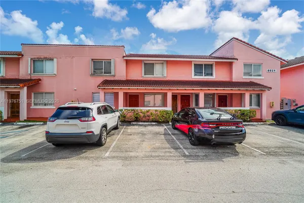 $2,400 | 8021 Lake Drive, Unit 102, Doral, FL 33166