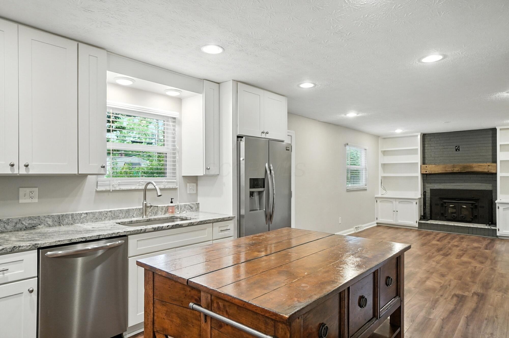 2269 Fishinger Road Upper Arlington, OH 43221 - Photo 16 of 107 Kitchen island transfers with property