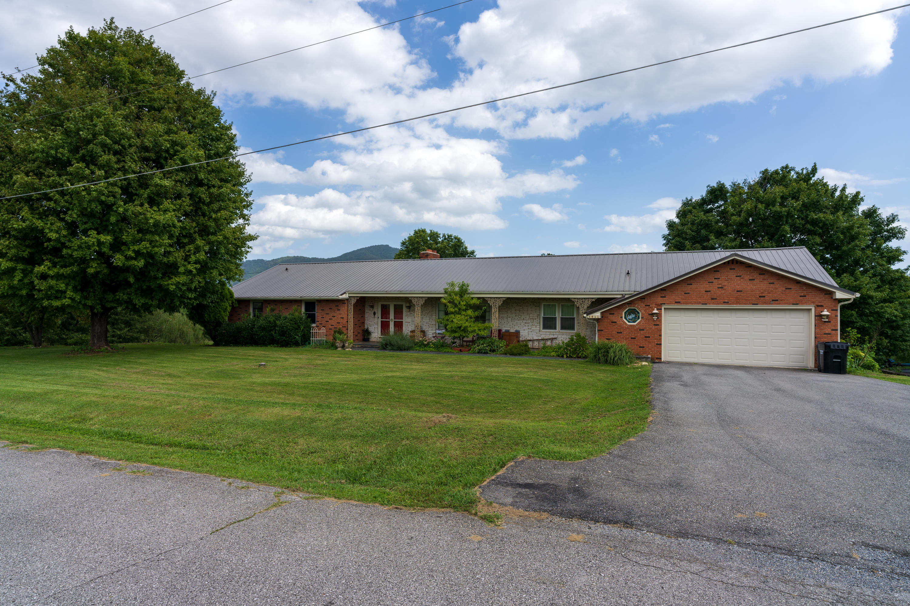 4055 Mockingbird Hill Road Roanoke, VA 24012 - Photo 1 of 34 4055 Mockingbird Hill Road-1