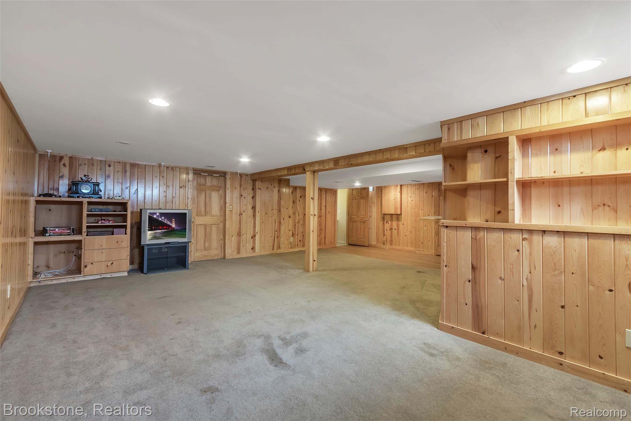 392 Winry Drive Rochester, MI 48307 - Photo 27 of 35 392-Winry-Dr-Rochester-Hills-MI-windowstill-27.jpg