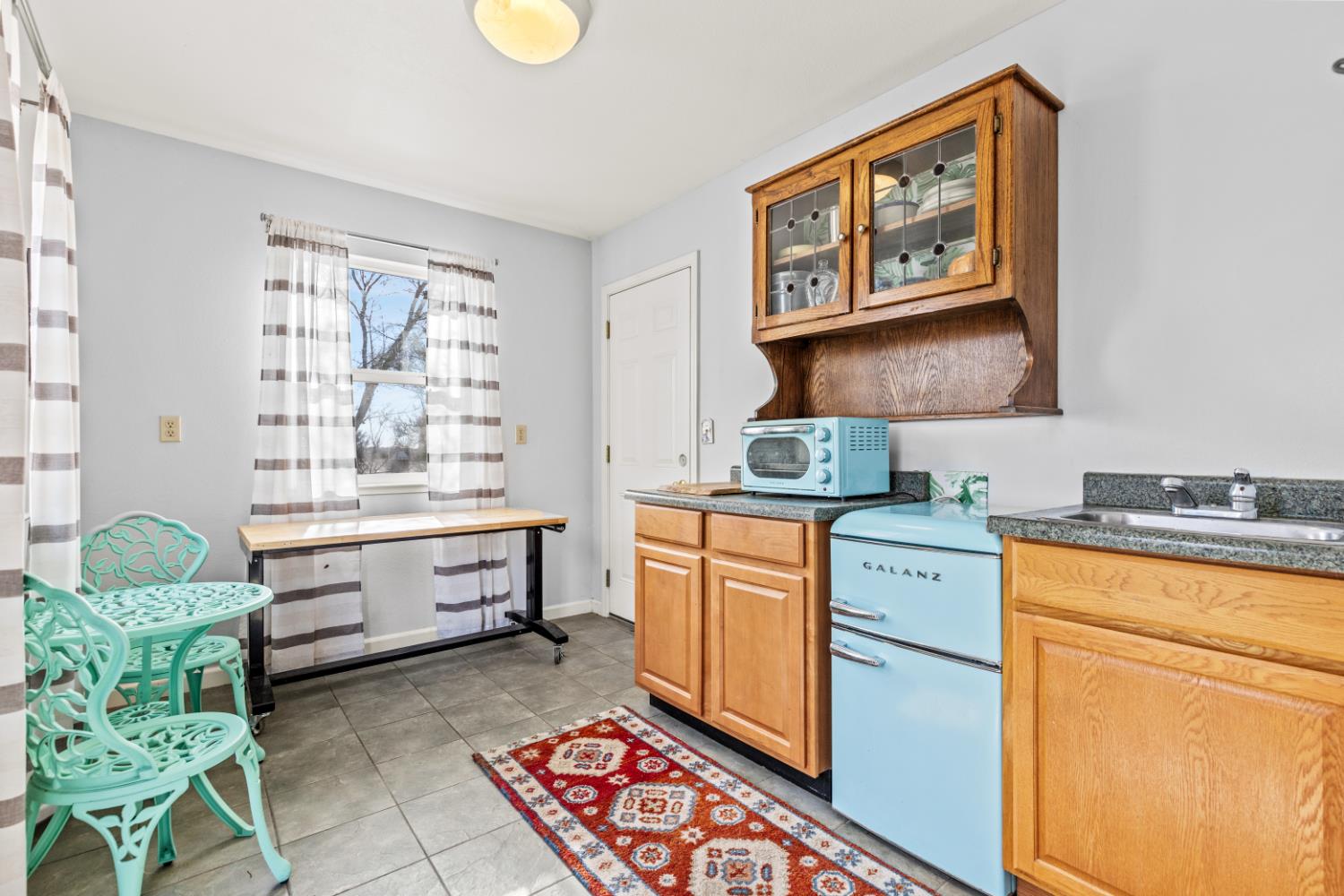 4287 Burnett Road Lincoln, CA 95648 - Photo 34 of 62 Kitchenette in apartment/ADU
