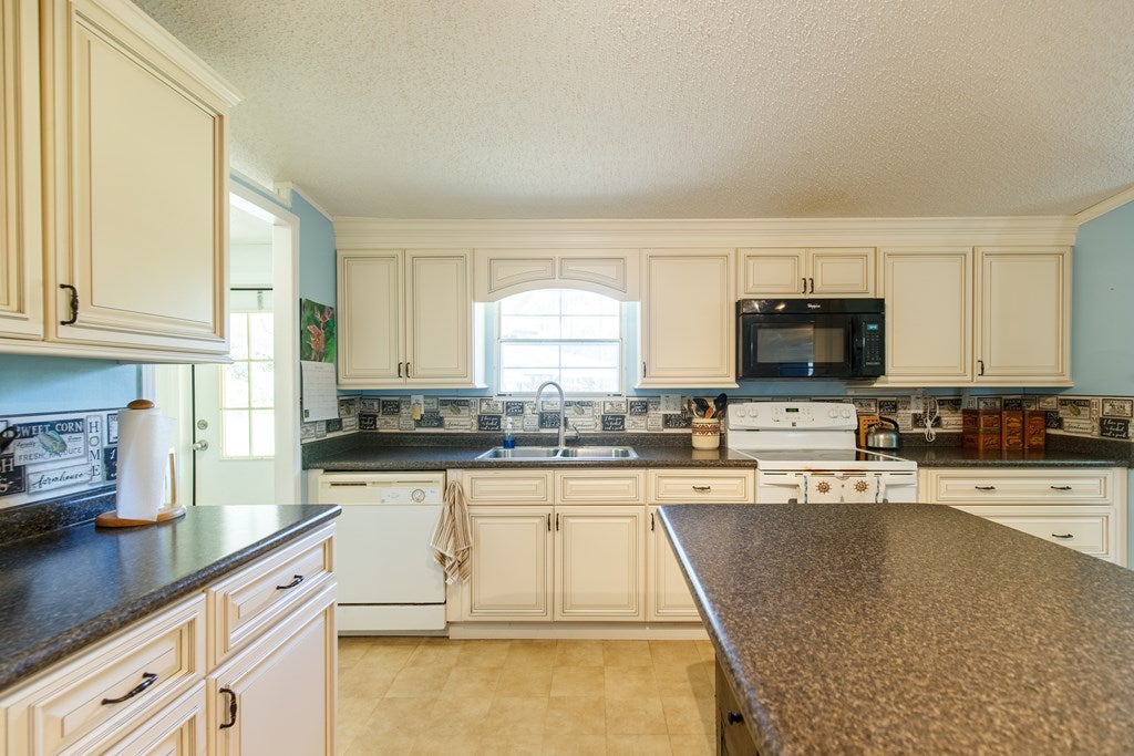 65 Roe Road Lakeland, GA 31635 - Photo 6 of 24 Gallery Image 6