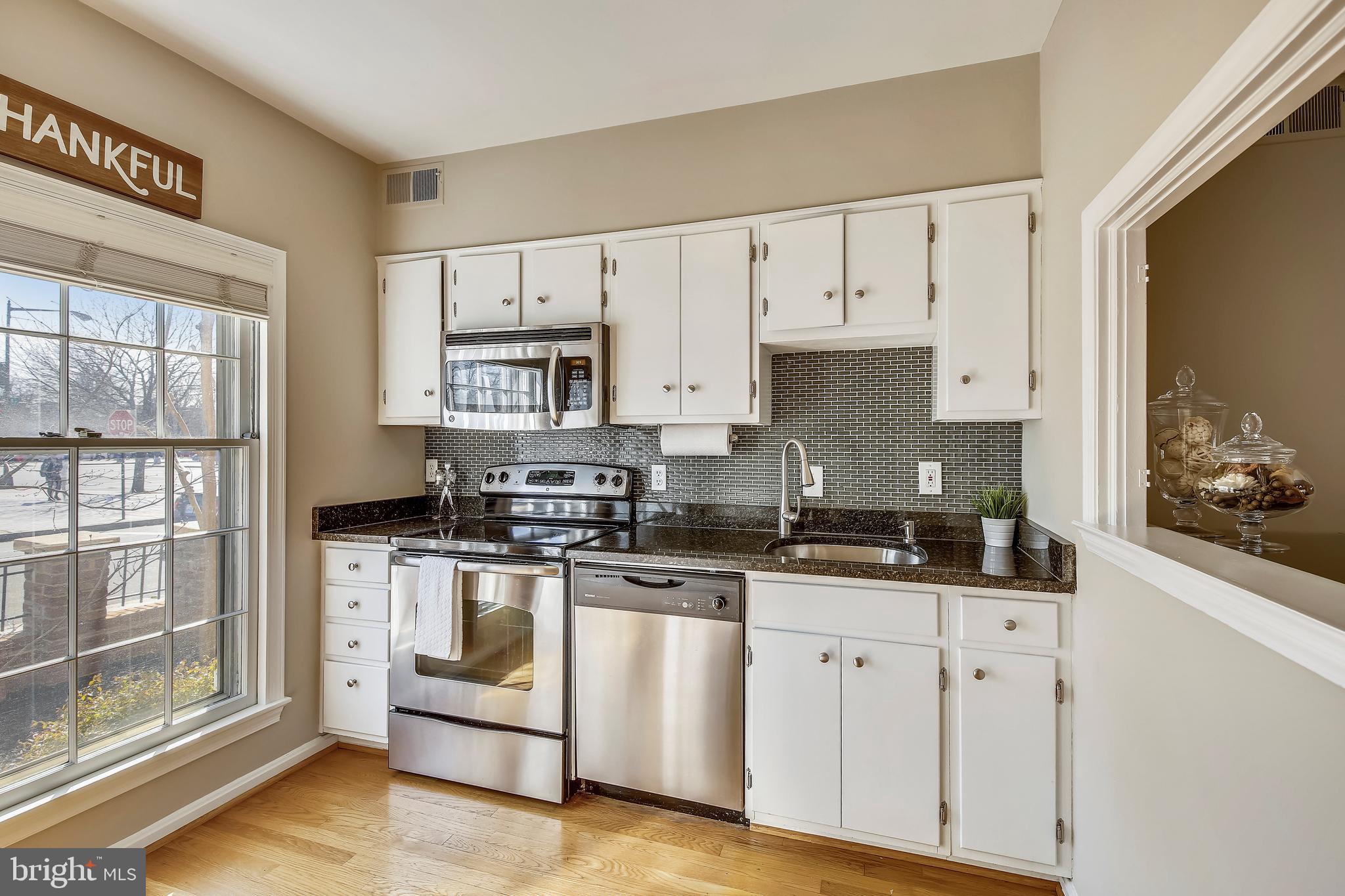 802 D Street Southeast Washington, DC 20003 - Photo 11 of 38 Main Level Kitchen