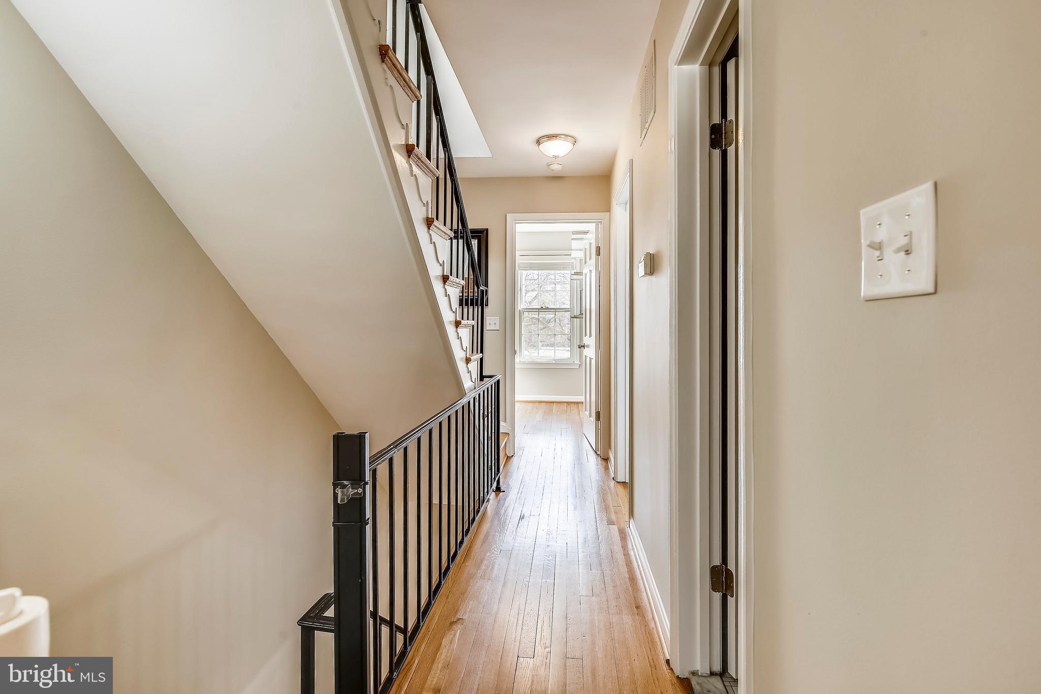 802 D Street Southeast Washington, DC 20003 - Photo 13 of 38 Upper Level Landing