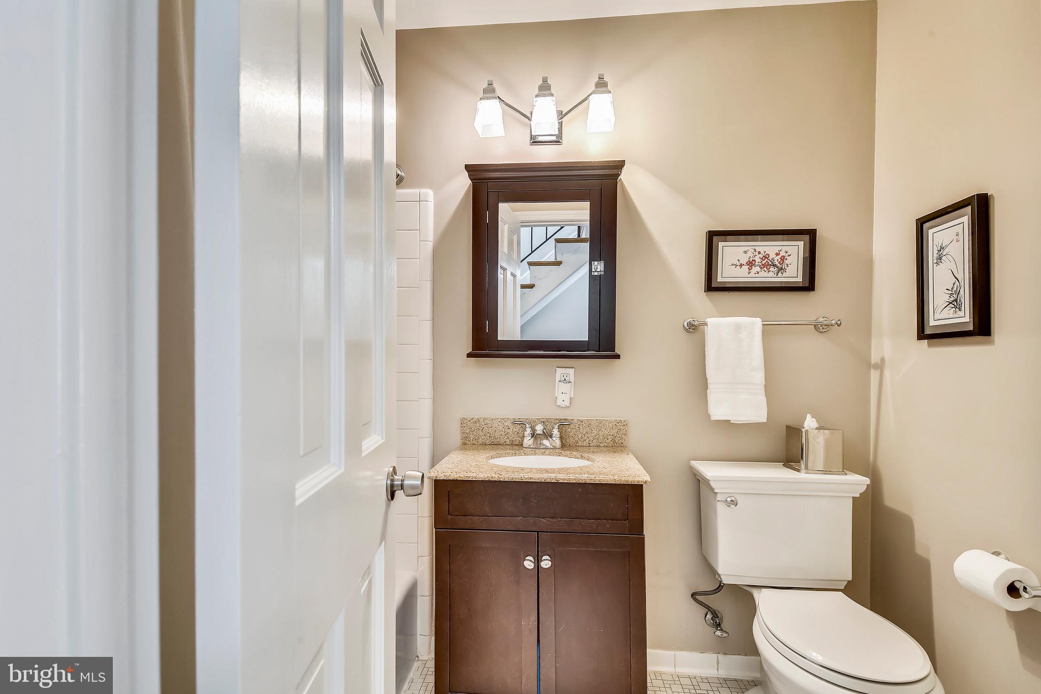 802 D Street Southeast Washington, DC 20003 - Photo 16 of 38 Upper Level Bath