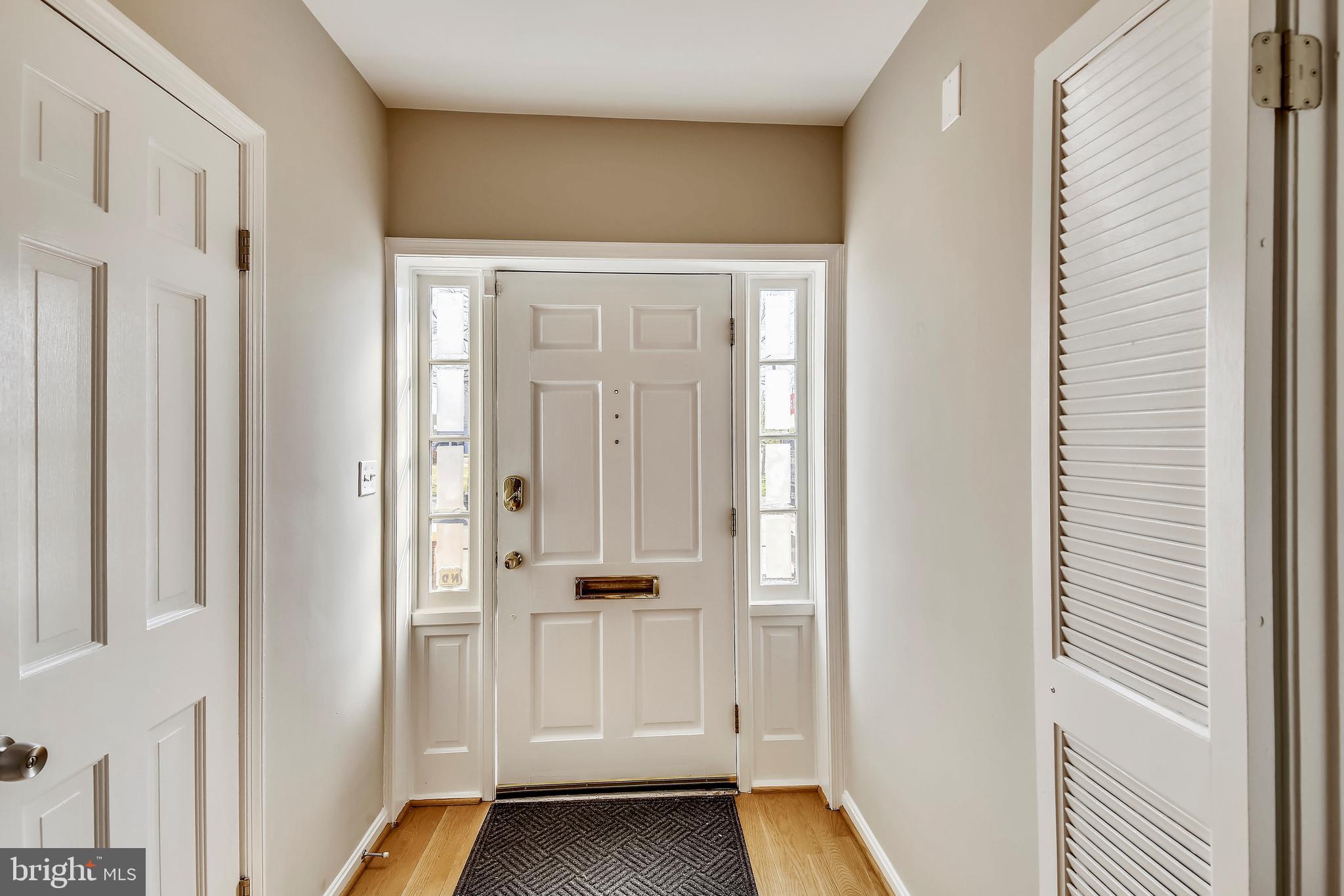 802 D Street Southeast Washington, DC 20003 - Photo 3 of 38 Entry