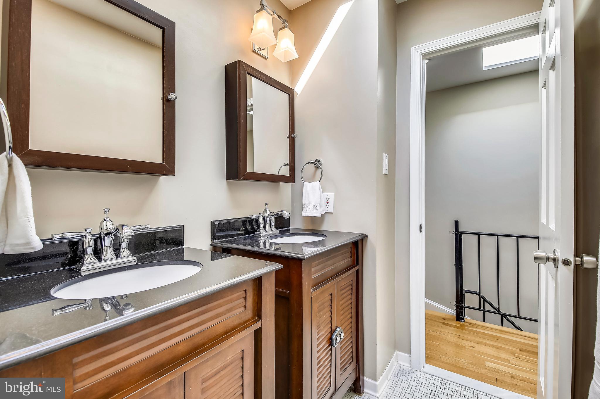 802 D Street Southeast Washington, DC 20003 - Photo 24 of 38 Upper Level 2 Bath