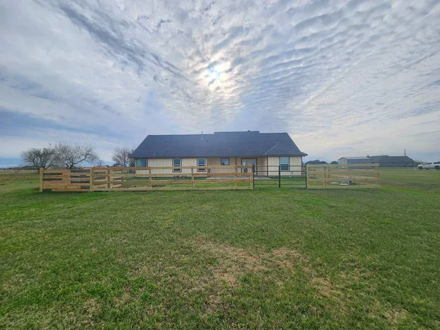 a view of a house with a big yard