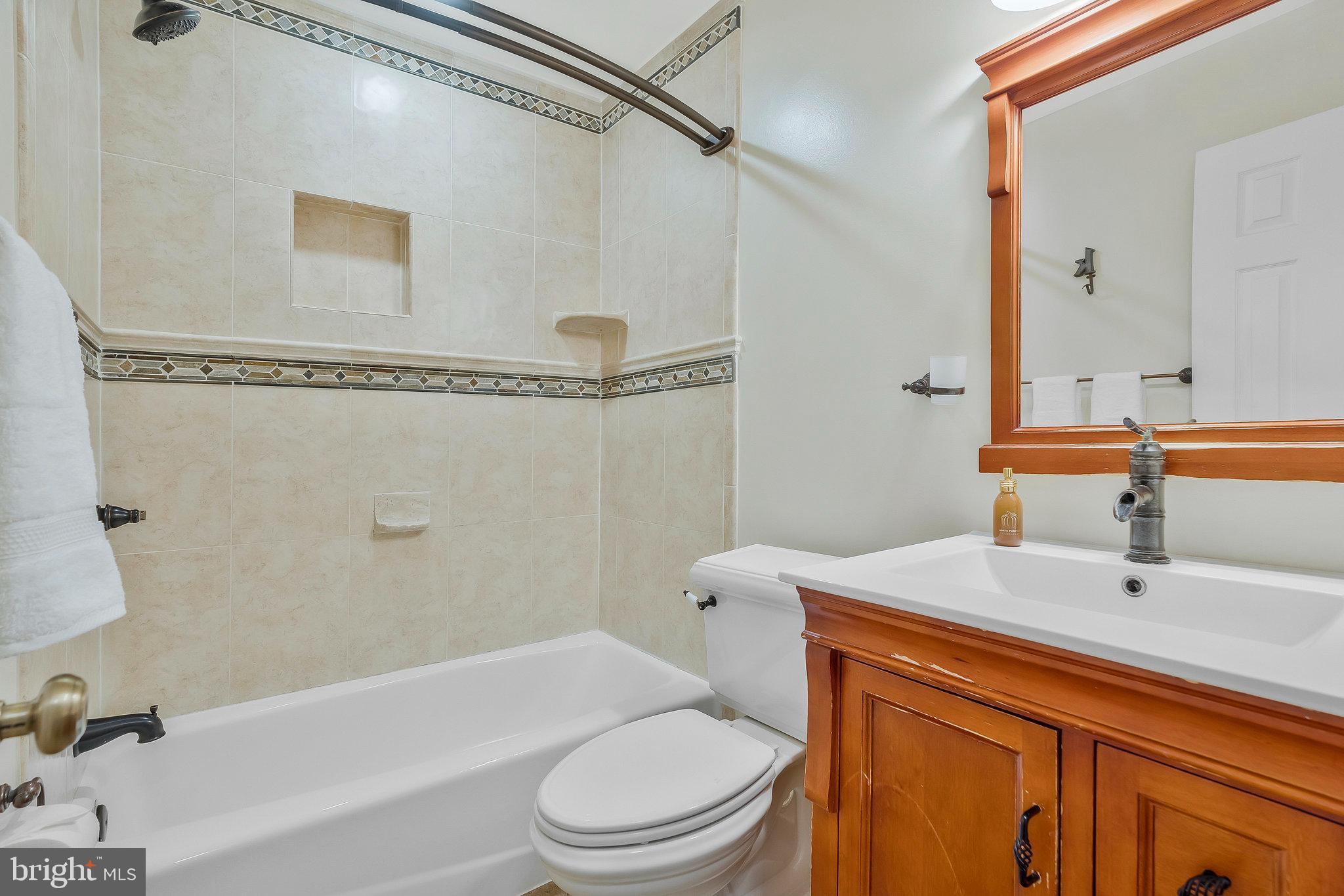 2026 Chadds Ford Drive Reston, VA 20191 - Photo 31 of 45 Alternate view of full hall bath