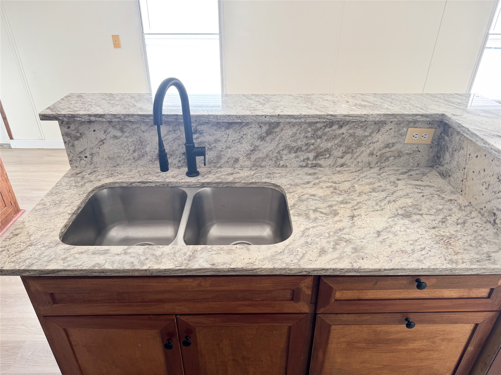 39 County Road 3478 Cleveland, TX 77327 - Photo 10 of 20 Kitchen with double sink in island
