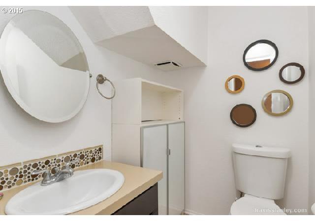 10233 Southwest Denney Road Beaverton, OR 97008 - Photo 13 of 16 Gallery Image 13