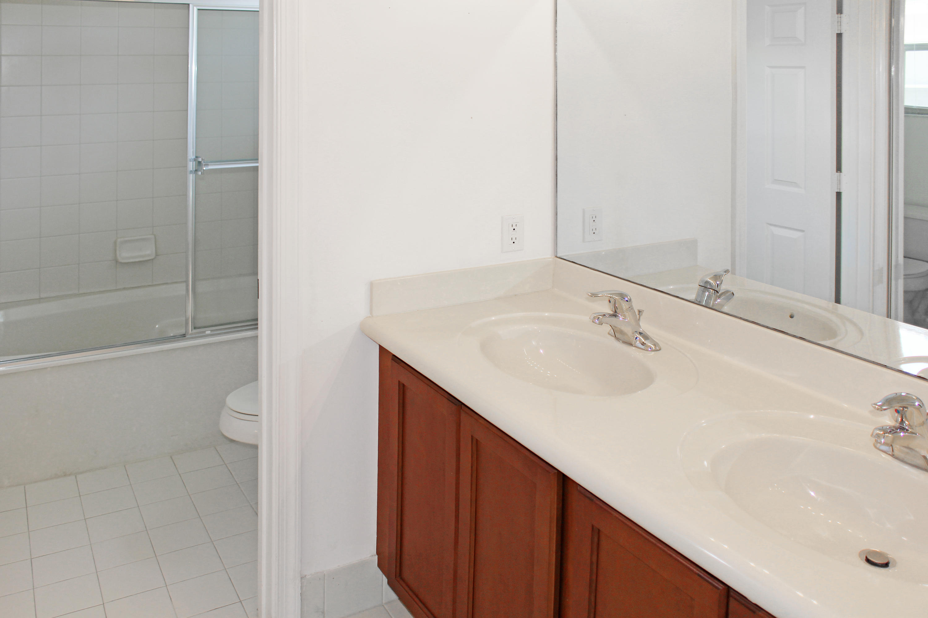 3025 Laurel Ridge Circle Riviera Beach, FL 33404 - Photo 16 of 36 Thousand Oaks_Master Bath