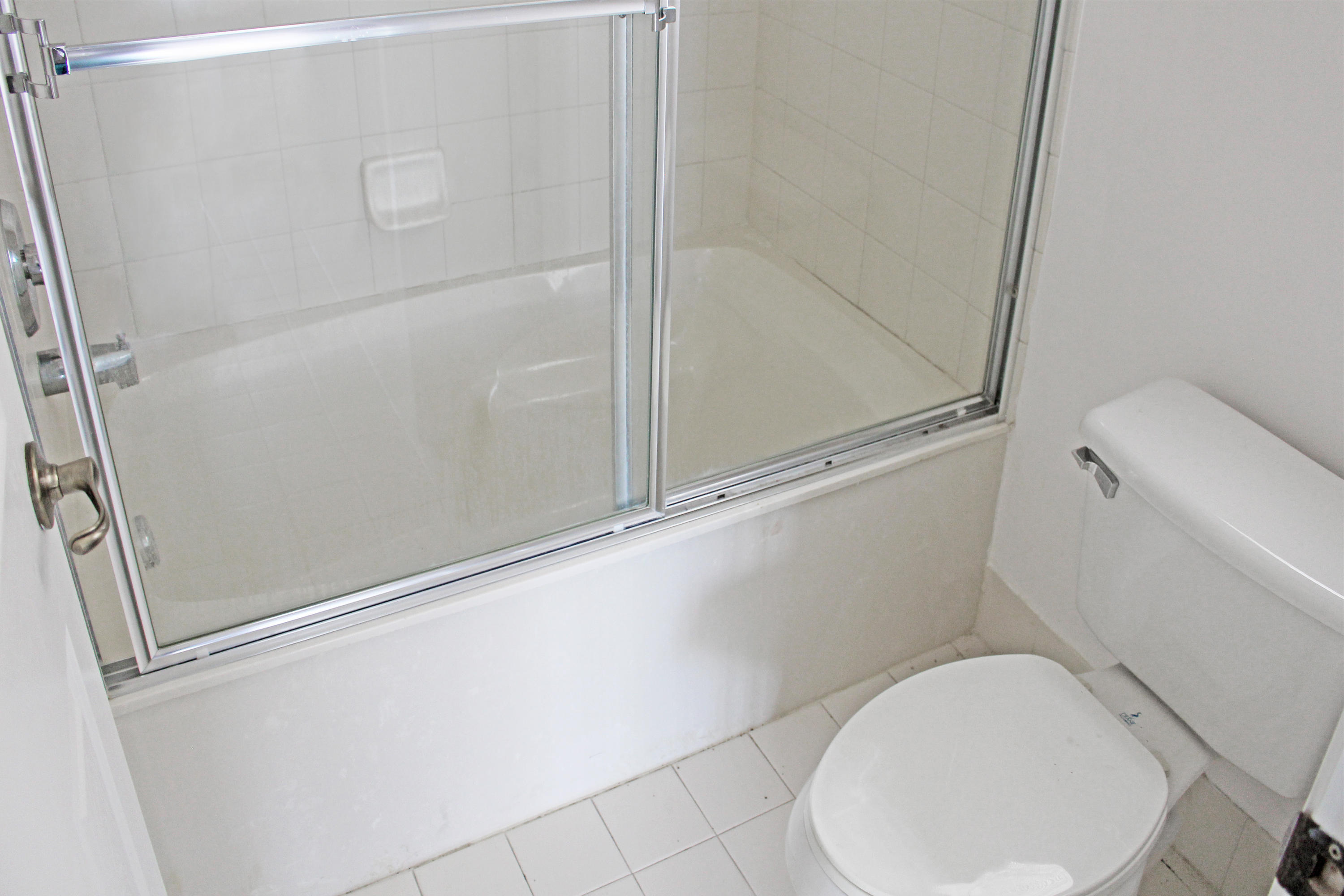 3025 Laurel Ridge Circle Riviera Beach, FL 33404 - Photo 17 of 36 Thousand Oaks_Master Bath