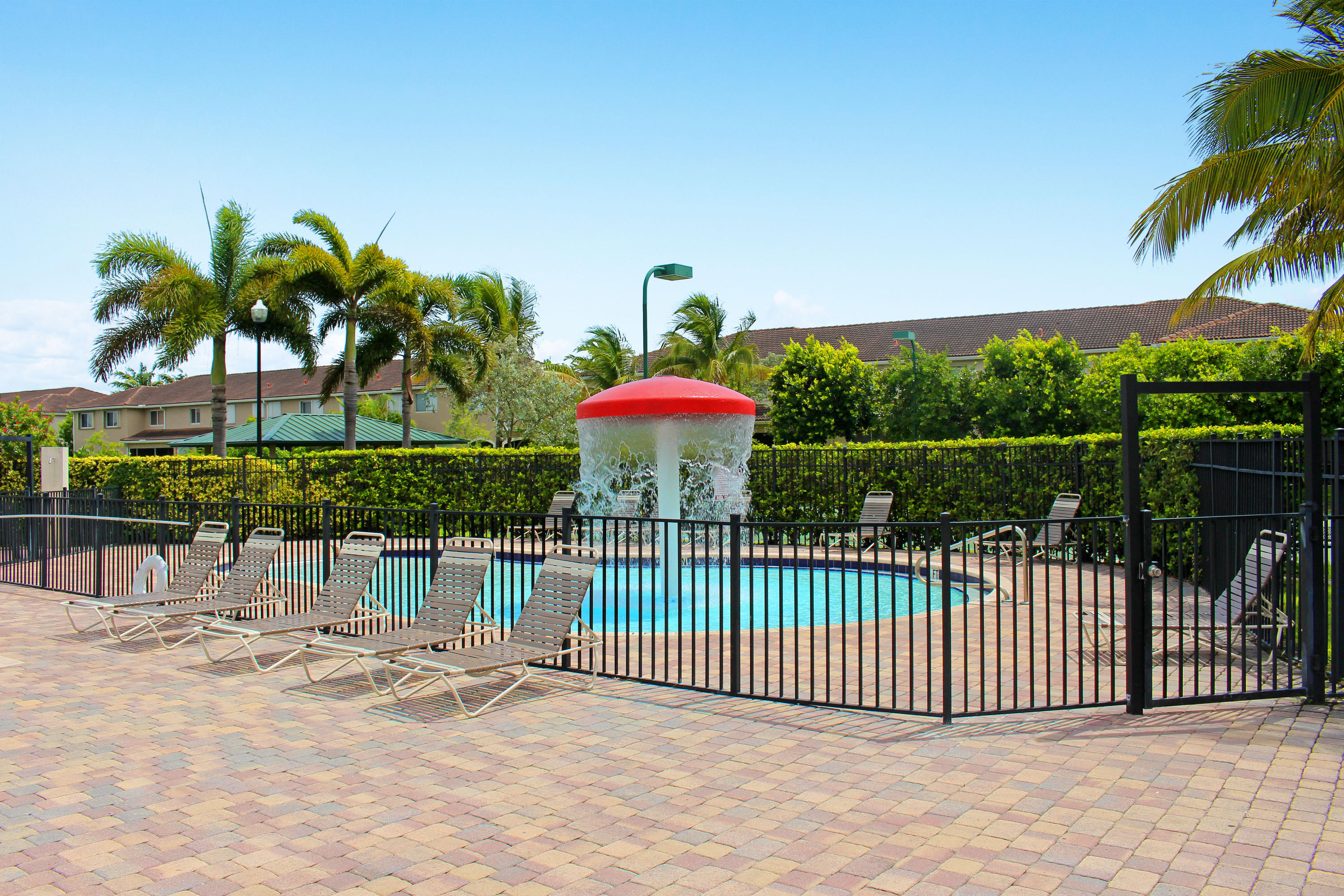 3025 Laurel Ridge Circle Riviera Beach, FL 33404 - Photo 33 of 36 Thousand Oaks_Kids pool