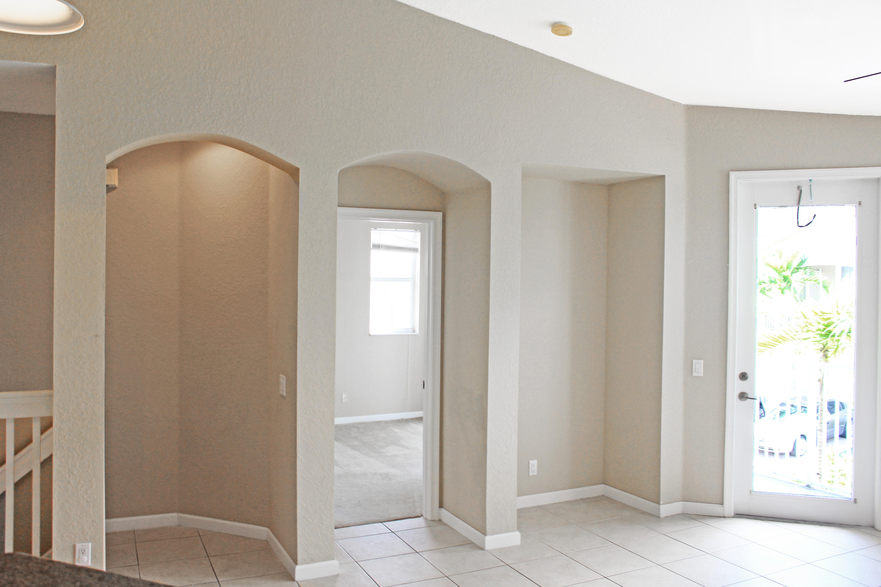 3025 Laurel Ridge Circle Riviera Beach, FL 33404 - Photo 5 of 36 Thousand Oaks_living room