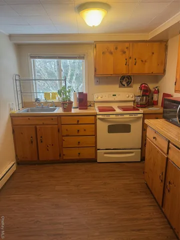 $1,950 | 8 Beech Place, Lake Peekskill, NY 10537