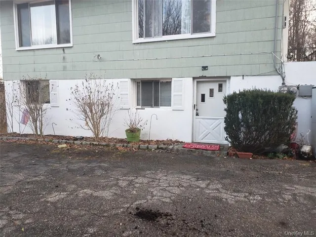 $1,950 | 8 Beech Place, Lake Peekskill, NY 10537