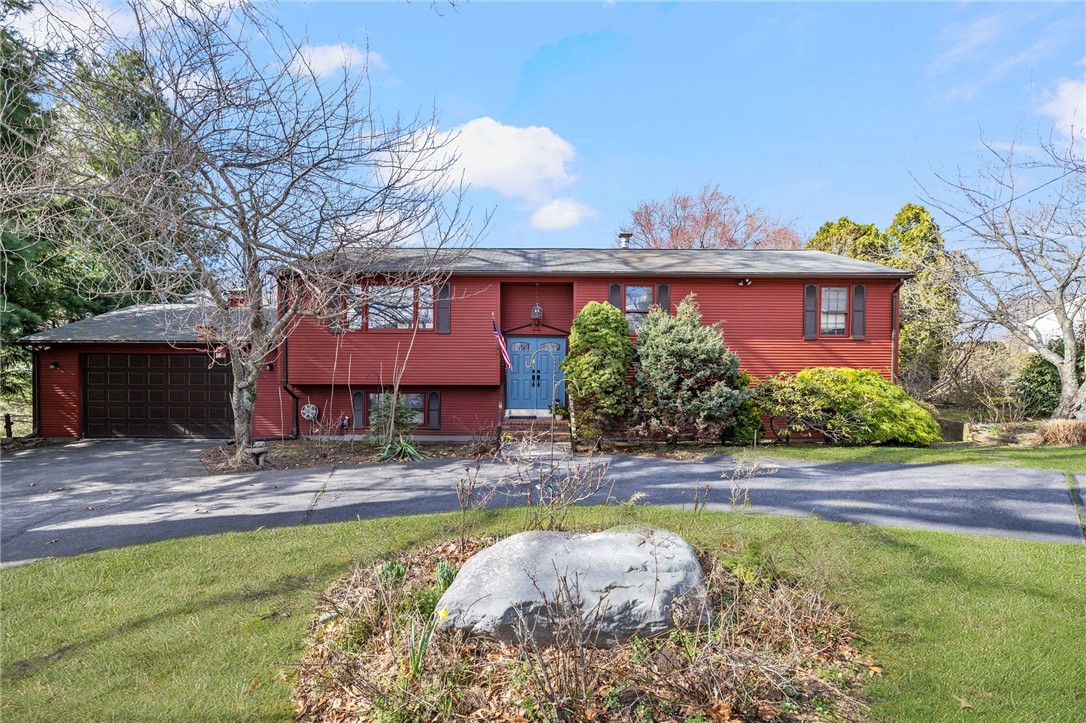 Welcome home to 285 Randall Avenue!