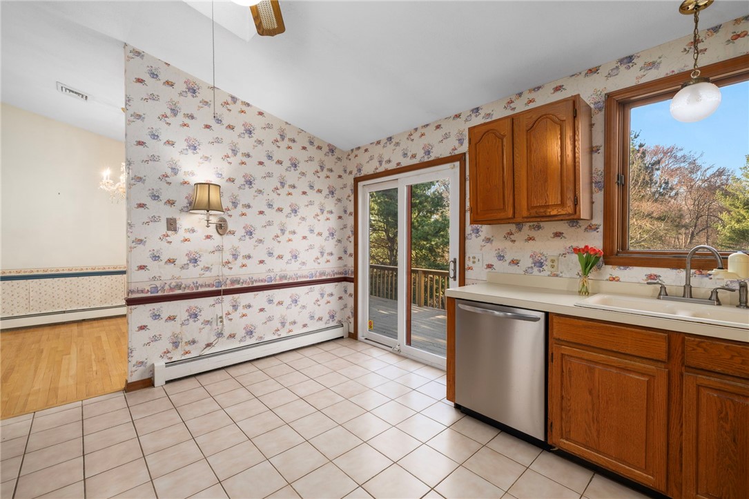 285 Randall Avenue Warwick, RI 02889 - Photo 12 of 37
