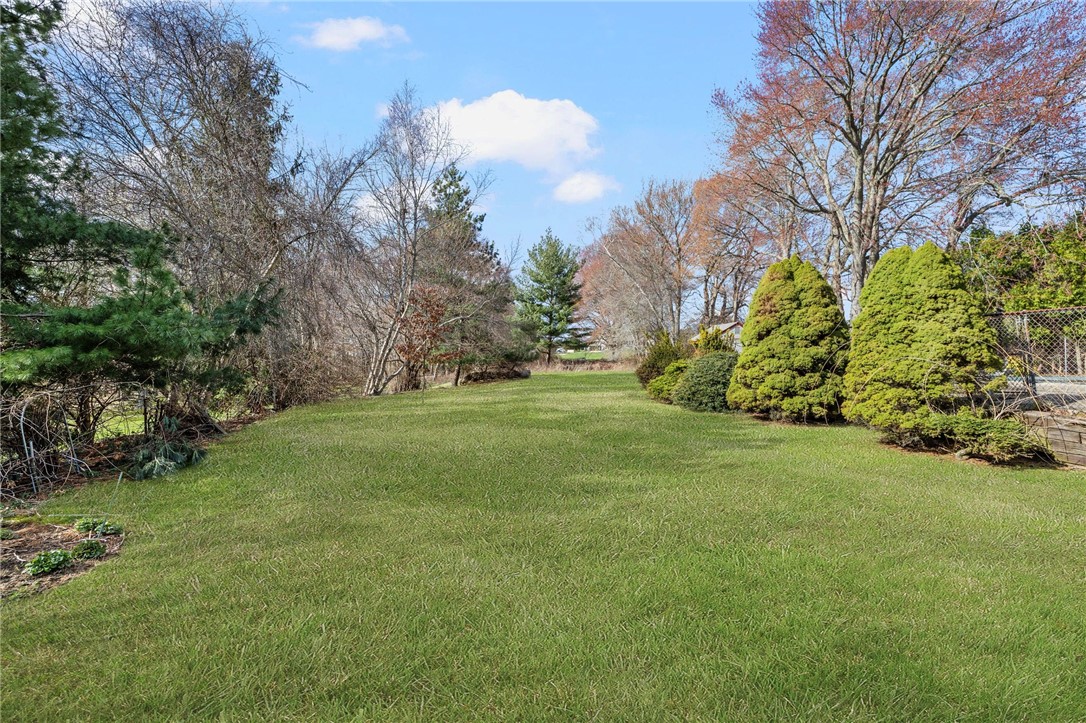 285 Randall Avenue Warwick, RI 02889 - Photo 31 of 37 Back yard abutting Harbor Lights