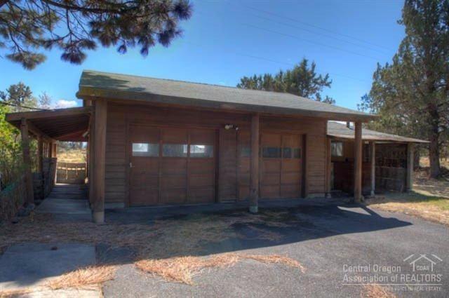64940 Hunnell Road Bend, OR 97703 - Photo 15 of 21 Garage/shop with concrete floor