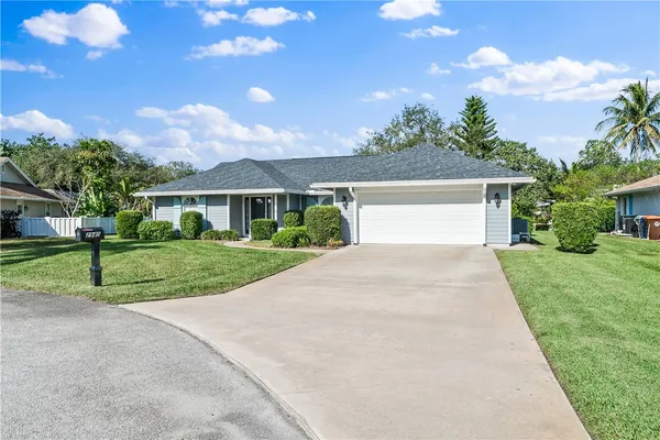 front view of house with a yard