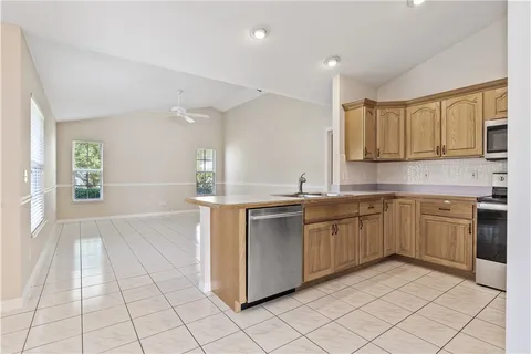 $425,000 | 2940 3rd Street Southwest, Vero Beach, FL 32968