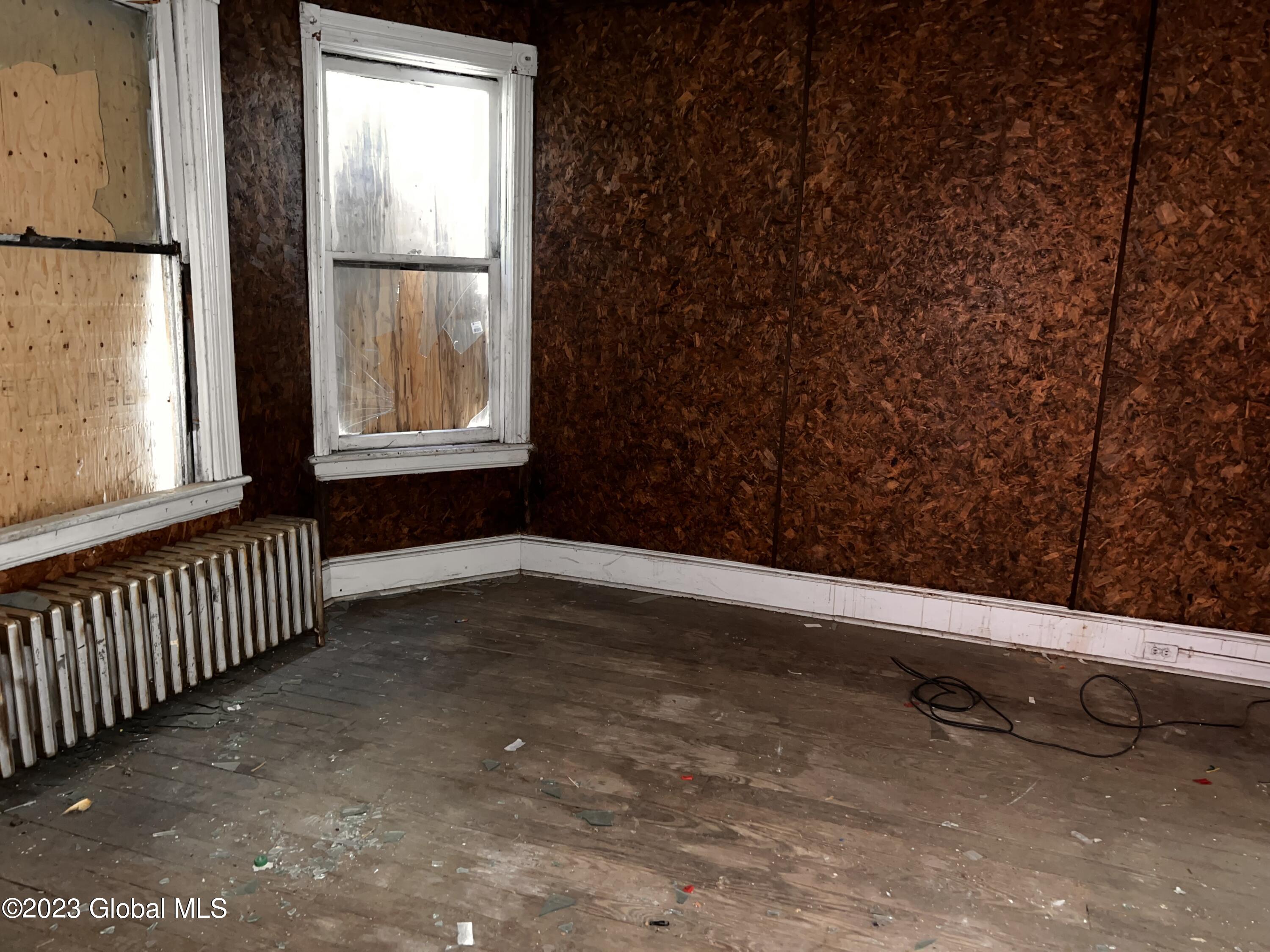 91 Division Street Schenectady, NY 12304 - Photo 3 of 21 IMG-0223