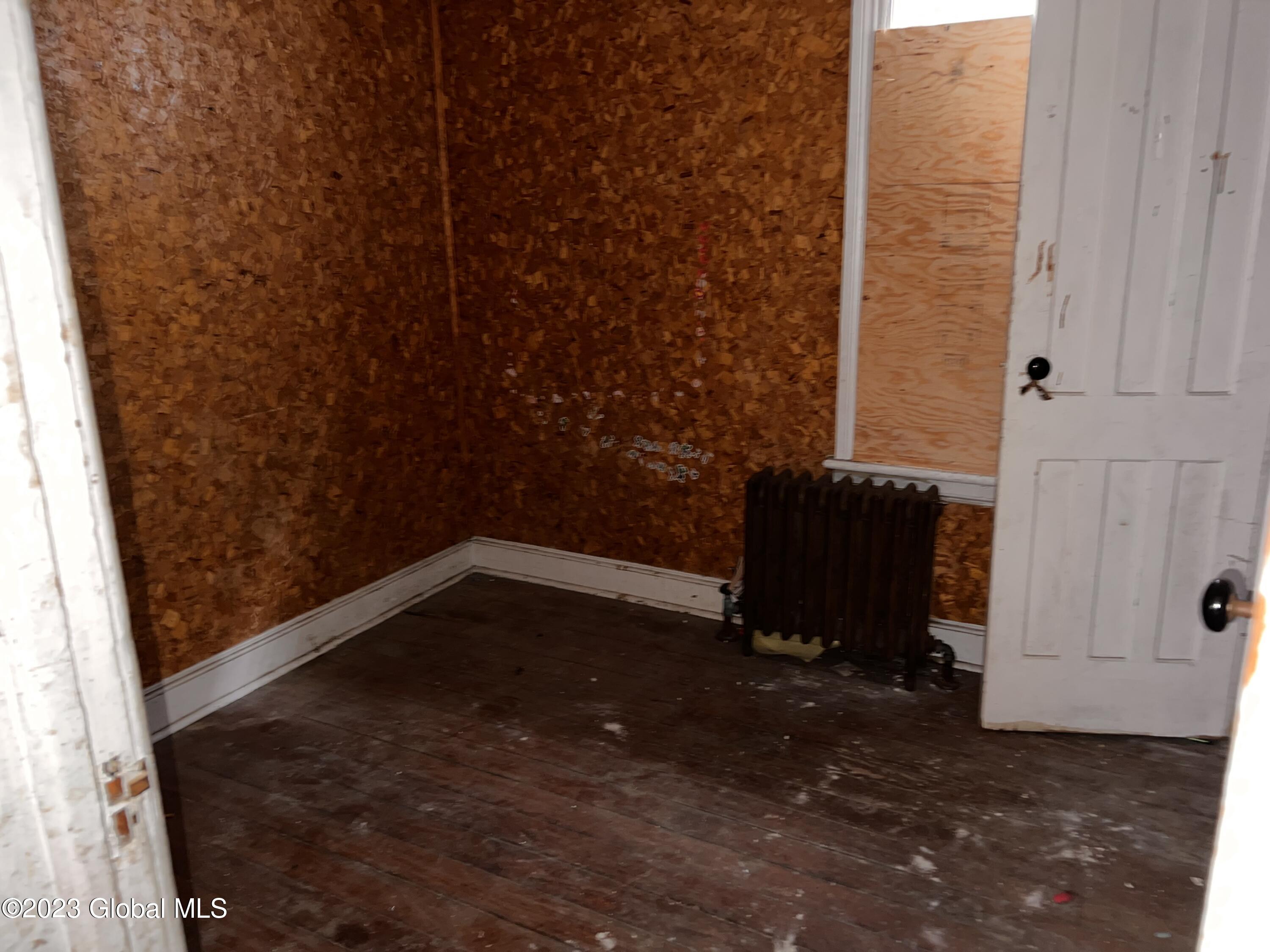 91 Division Street Schenectady, NY 12304 - Photo 5 of 21 IMG-0225