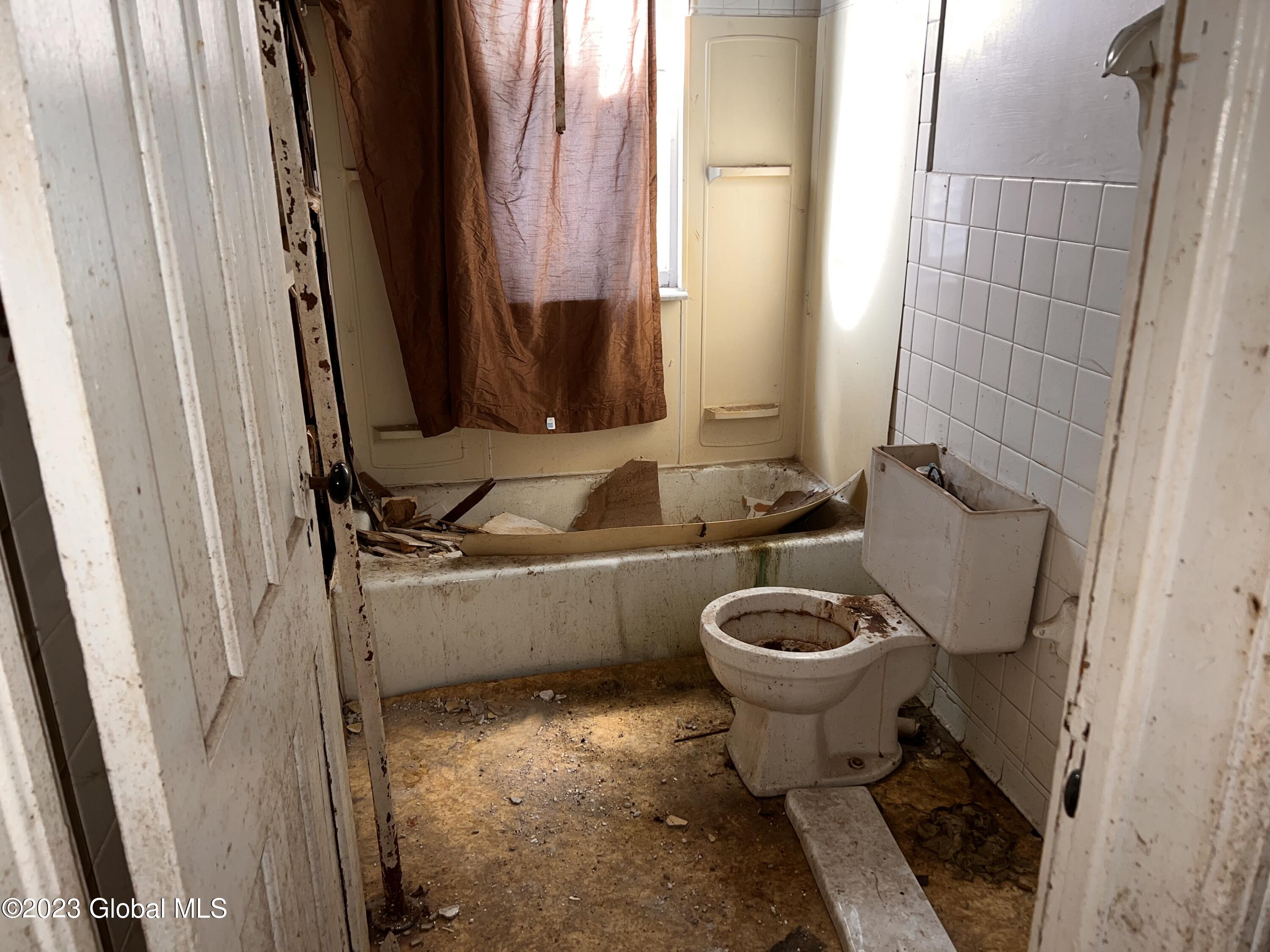 91 Division Street Schenectady, NY 12304 - Photo 6 of 21 IMG-0226