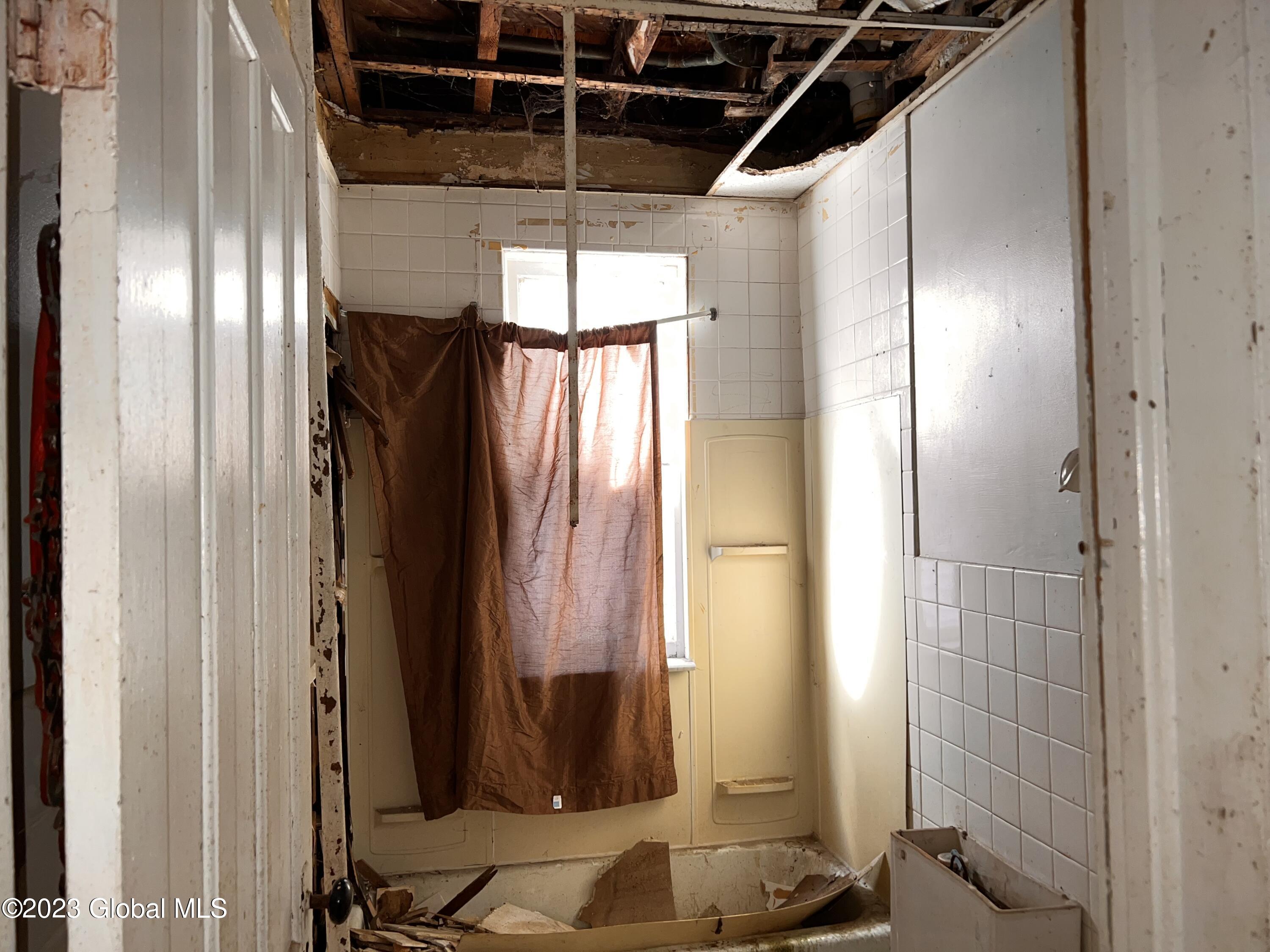 91 Division Street Schenectady, NY 12304 - Photo 7 of 21 IMG-0227