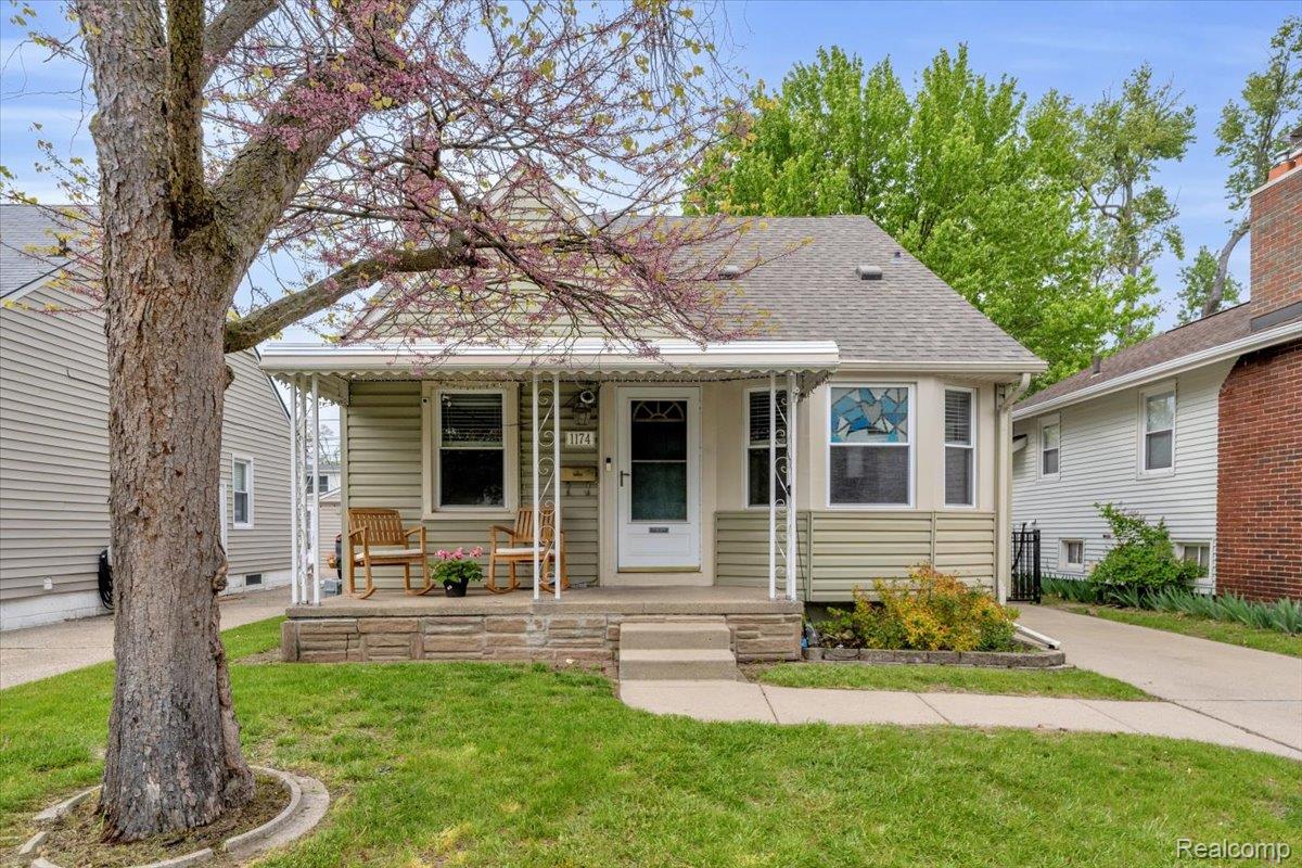 1174 Columbia Road Berkley, MI 48072 - Photo 2 of 41 02-1174 Columbia Rd-5.jpg