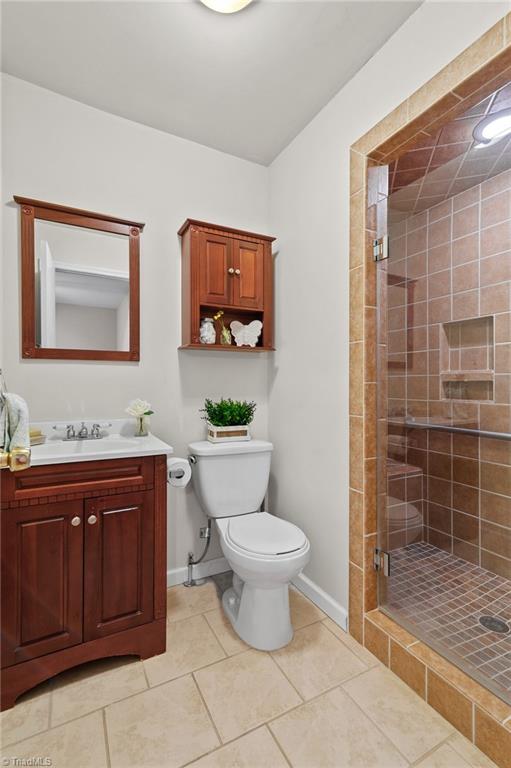 1610 Bolingbroke Road High Point, NC 27265 - Photo 15 of 24 Bathroom in the second Master
