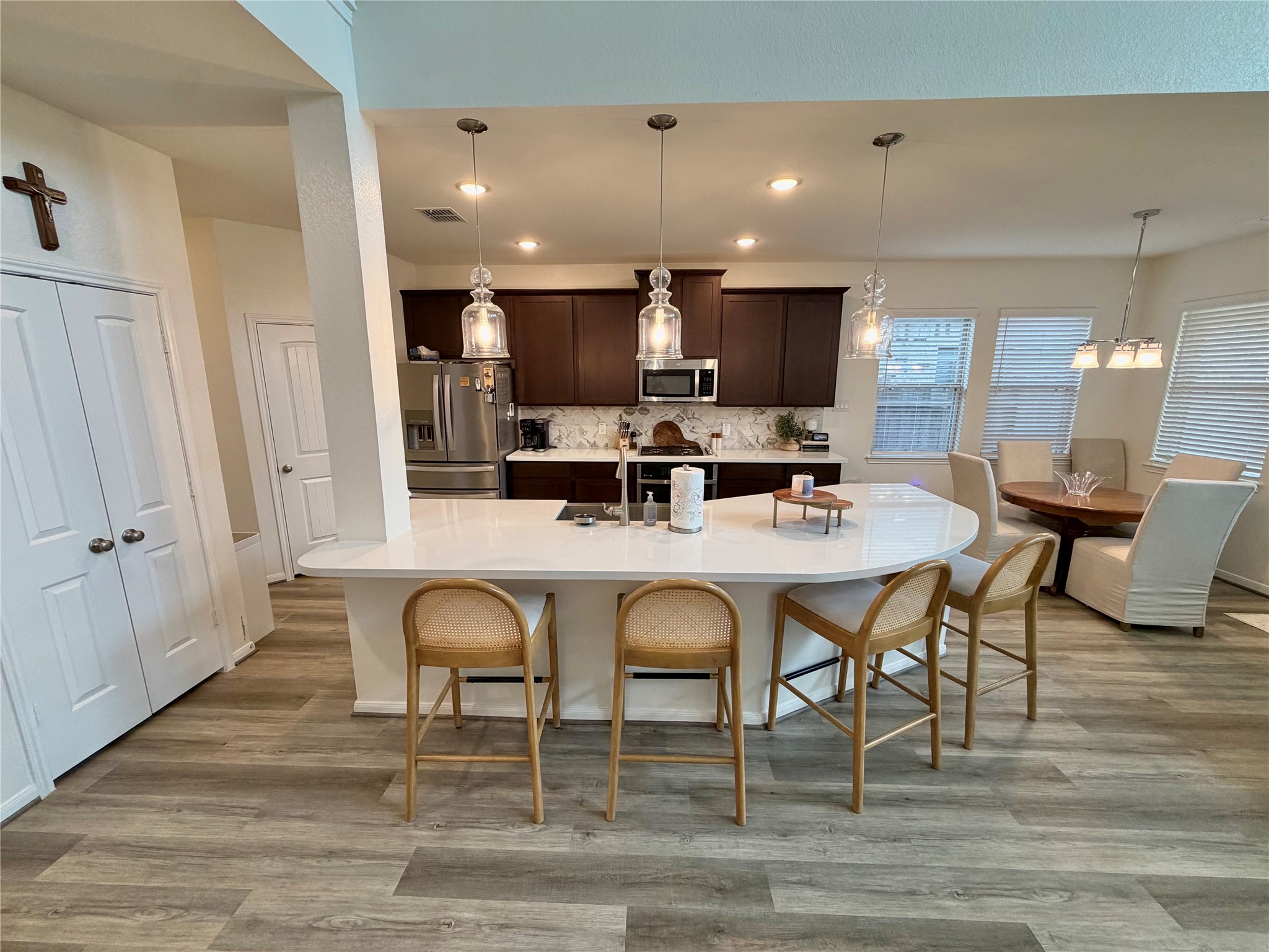 1934 Parks Edge Lane Angleton, TX 77515 - Photo 6 of 30 Gallery Image 6
