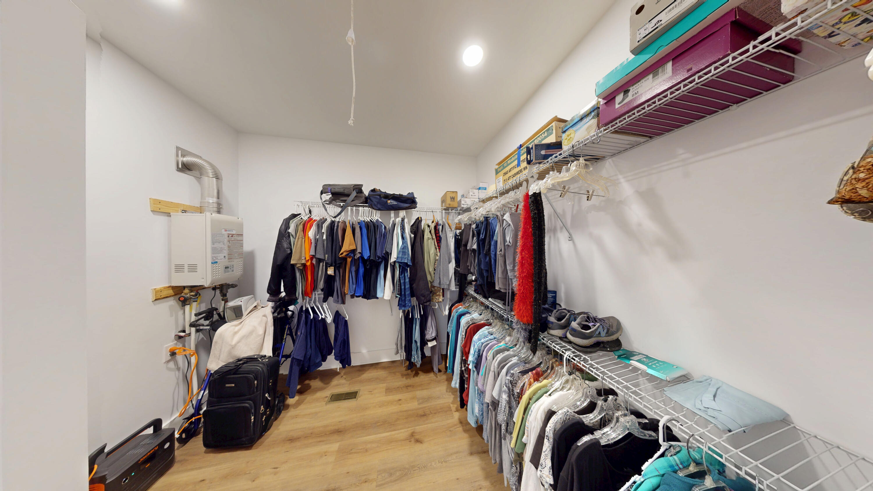 325 Henderson Road Evensville, TN 37332 - Photo 25 of 41 15- Master Closet