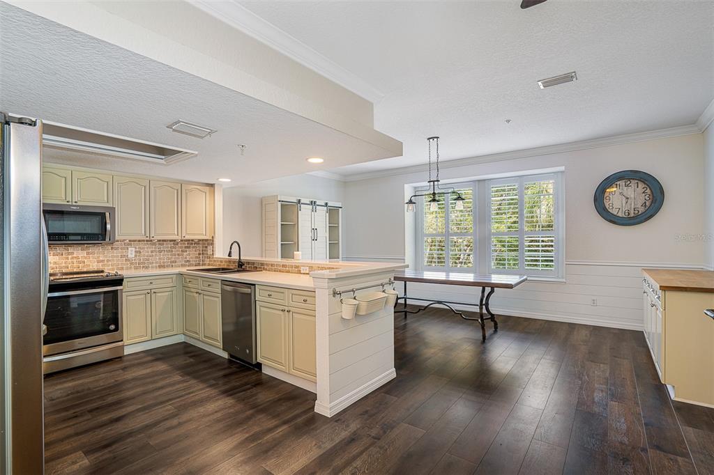 1381 Curlew Road Dunedin, FL 34698 - Photo 4 of 37