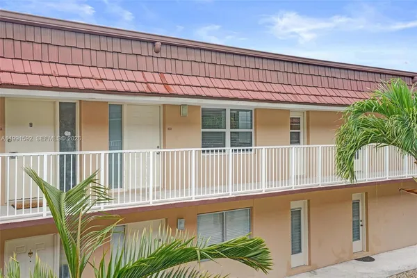 $1,900 | 5325 Southwest 77th Court, Unit 205F, Miami, FL 33155