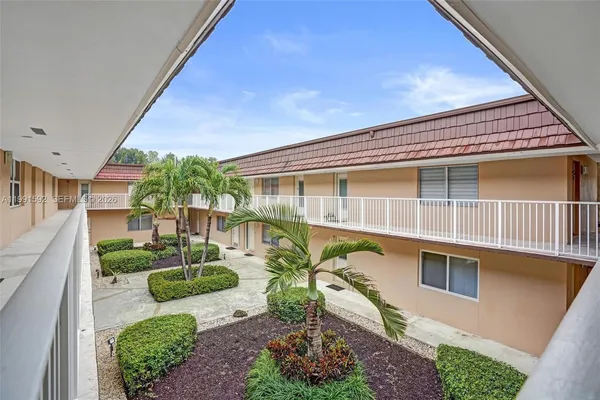 $1,900 | 5325 Southwest 77th Court, Unit 205F, Miami, FL 33155