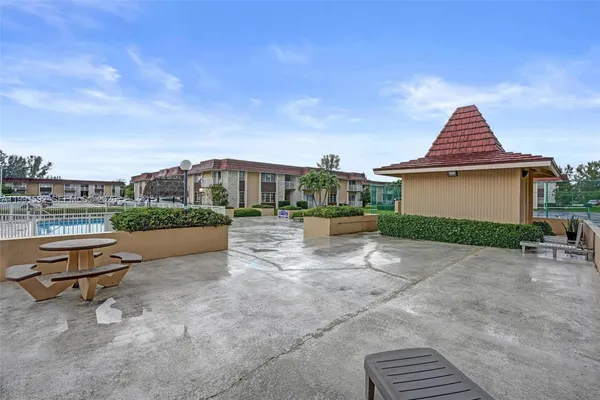 $1,900 | 5325 Southwest 77th Court, Unit 205F, Miami, FL 33155