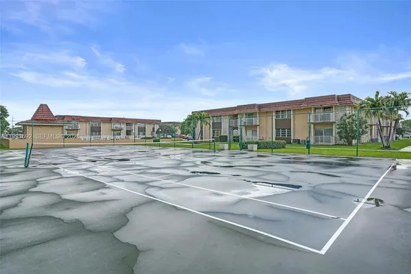 $1,900 | 5325 Southwest 77th Court, Unit 205F, Miami, FL 33155