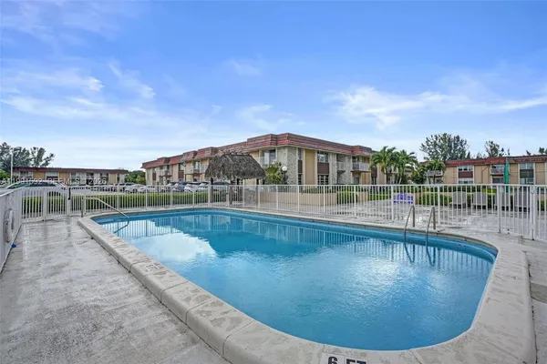 $1,900 | 5325 Southwest 77th Court, Unit 205F, Miami, FL 33155